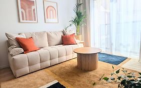 Modern 2-Rm Apt With Red Light Therapy Panel